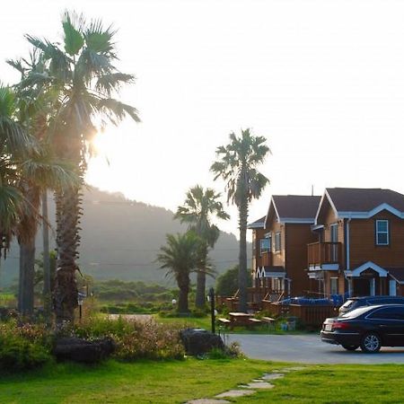Sweetsalt Villa Сеогвипо Екстериор снимка